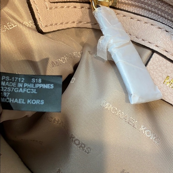 NWOT Michael Kors Soft Leather Crossbody Bag. - Picture 3 of 16